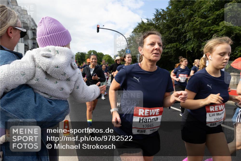 14.06.2026 - REWE Women's Run Michael Strokosch http://msf.ph/oto/9782522 14.06.2026 09:13:39 Laufen 10945, 10946, 7 meine-sportfotos.de