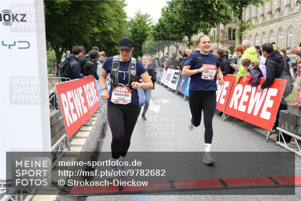 14.06.2026 - REWE Women's Run Strokosch-Dieckow http://msf.ph/oto/9782682 14.06.2026 10:01:14 Ziel 10068, 10204, 10370, 10393, 10522, 10576, 10594, 10663, 11104, 11150, 11265, 11308, 11334, 11440, 11472, 11522 meine-sportfotos.de
