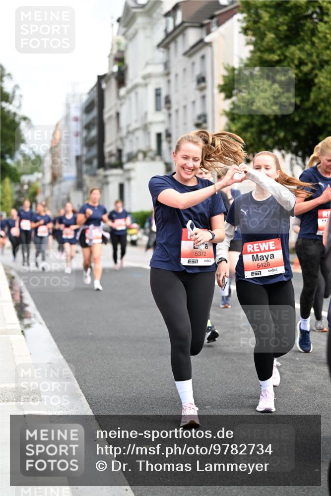 14.06.2026 - REWE Women's Run Dr. Thomas Lammeyer http://msf.ph/oto/9782734 14.06.2026 10:51:41 Laufen 5372, 5428, 7 meine-sportfotos.de