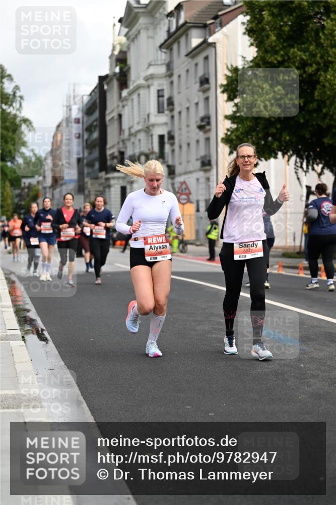 14.06.2026 - REWE Women's Run Dr. Thomas Lammeyer http://msf.ph/oto/9782947 14.06.2026 10:52:00 Laufen 6046, 6047, 7 meine-sportfotos.de
