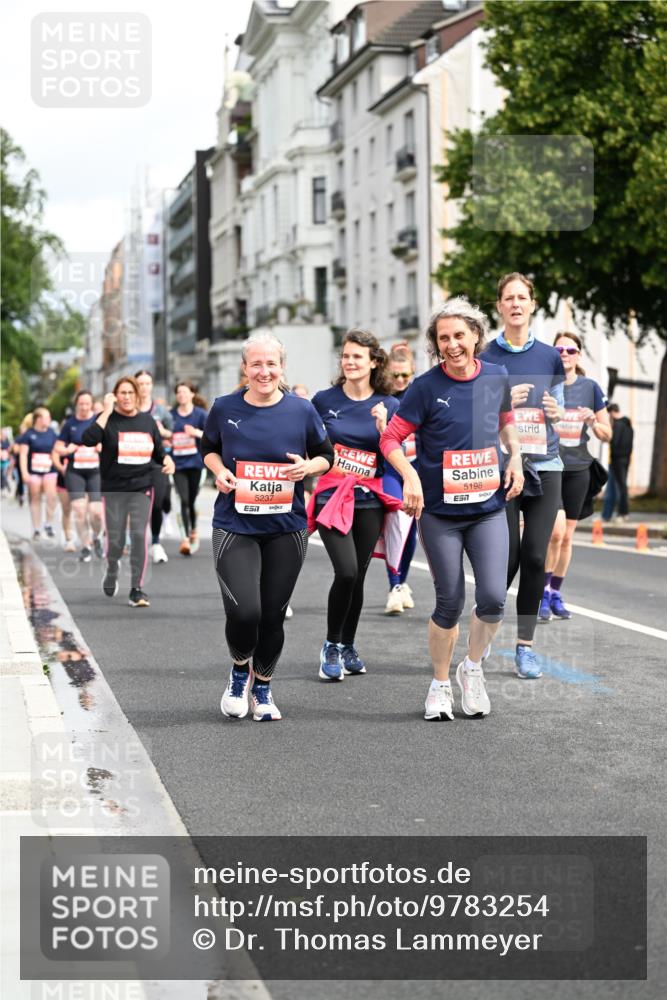 14.06.2026 - REWE Women's Run Dr. Thomas Lammeyer http://msf.ph/oto/9783254 14.06.2026 10:52:21 Laufen 5237, 57, 5198, 57, 5573 meine-sportfotos.de