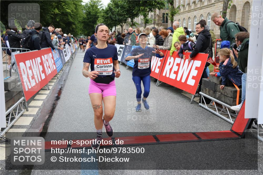 14.06.2026 - REWE Women's Run Strokosch-Dieckow http://msf.ph/oto/9783500 14.06.2026 10:02:02 Ziel 10431, 10521, 10817, 11038, 11039, 11041, 11139, 11180, 11225, 11285, 11506 meine-sportfotos.de