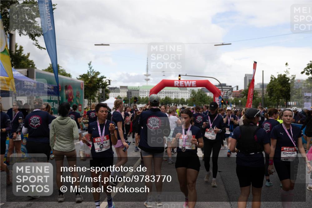 14.06.2026 - REWE Women's Run Michael Strokosch http://msf.ph/oto/9783770 14.06.2026 10:02:54 Laufen 56, 0312, 11240 meine-sportfotos.de