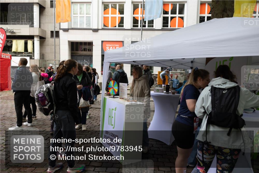 14.06.2026 - REWE Women's Run Michael Strokosch http://msf.ph/oto/9783945 14.06.2026 10:08:36 Laufen 100, 0 meine-sportfotos.de