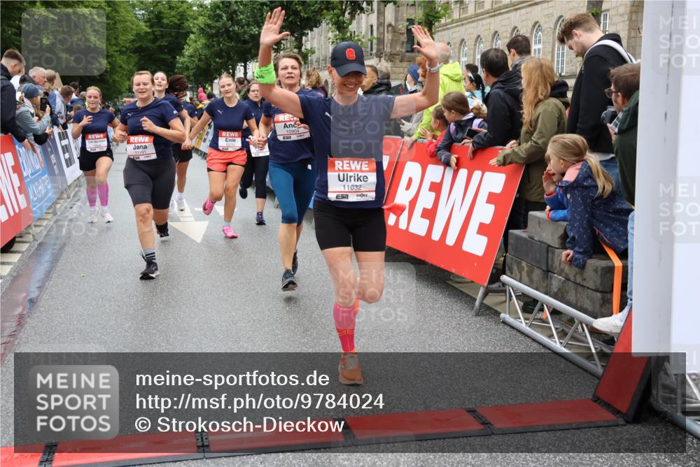 14.06.2026 - REWE Women's Run Strokosch-Dieckow http://msf.ph/oto/9784024 14.06.2026 10:02:25 Ziel 10622, 10733, 10772, 10904, 10945, 10946, 11032, 11191, 11329, 11512, 11513 meine-sportfotos.de