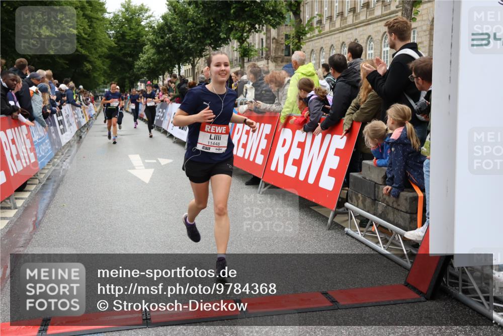 14.06.2026 - REWE Women's Run Strokosch-Dieckow http://msf.ph/oto/9784368 14.06.2026 10:02:46 Ziel 10181, 10261, 10617, 10780, 10932, 11102, 11201, 11448, 11469 meine-sportfotos.de