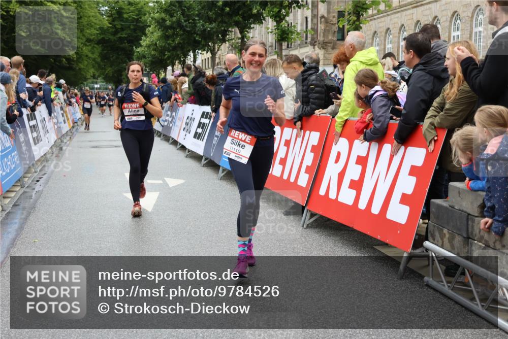 14.06.2026 - REWE Women's Run Strokosch-Dieckow http://msf.ph/oto/9784526 14.06.2026 10:02:52 Ziel 10181, 10639, 10932, 11110, 11201, 11448, 11469 meine-sportfotos.de