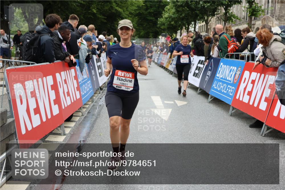 14.06.2026 - REWE Women's Run Strokosch-Dieckow http://msf.ph/oto/9784651 14.06.2026 10:03:02 Ziel 10170, 10631, 10639, 10753 meine-sportfotos.de