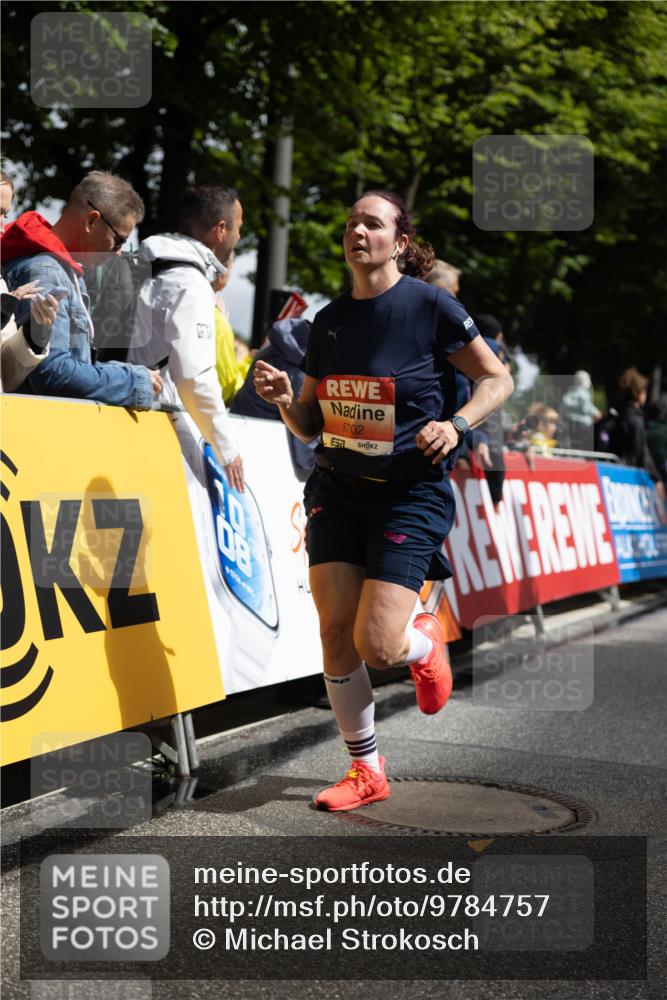 14.06.2026 - REWE Women's Run Michael Strokosch http://msf.ph/oto/9784757 14.06.2026 10:55:44 Laufen 5702 meine-sportfotos.de