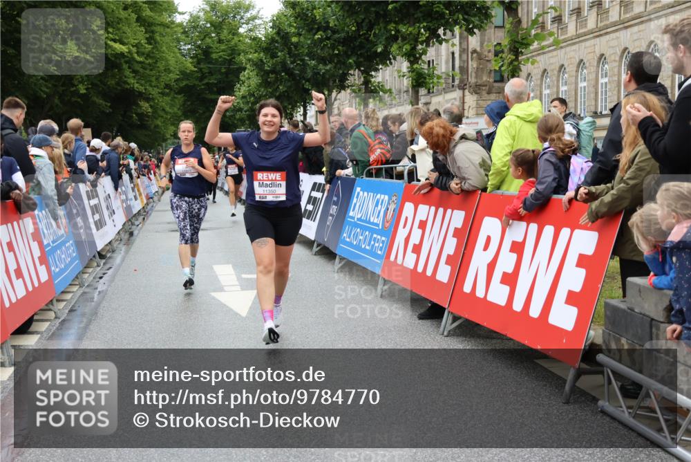 14.06.2026 - REWE Women's Run Strokosch-Dieckow http://msf.ph/oto/9784770 14.06.2026 10:03:09 Ziel 10170, 10224, 10631, 10753, 11350, 11523 meine-sportfotos.de