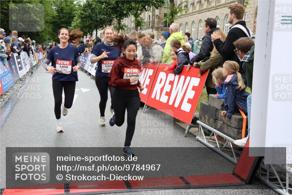 14.06.2026 - REWE Women's Run Strokosch-Dieckow http://msf.ph/oto/9784967 14.06.2026 10:03:19 Ziel 10028, 10029, 10224, 10510, 10670, 10785, 11208, 11444, 11523 meine-sportfotos.de