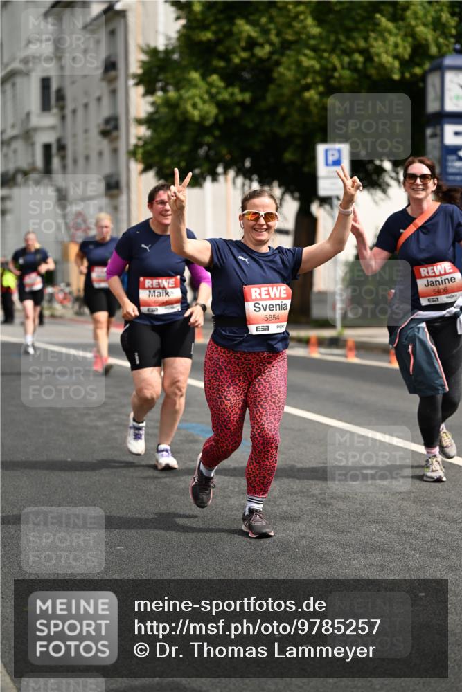 14.06.2026 - REWE Women's Run Dr. Thomas Lammeyer http://msf.ph/oto/9785257 14.06.2026 10:55:15 Laufen 657, 5854, 5406, 57 meine-sportfotos.de