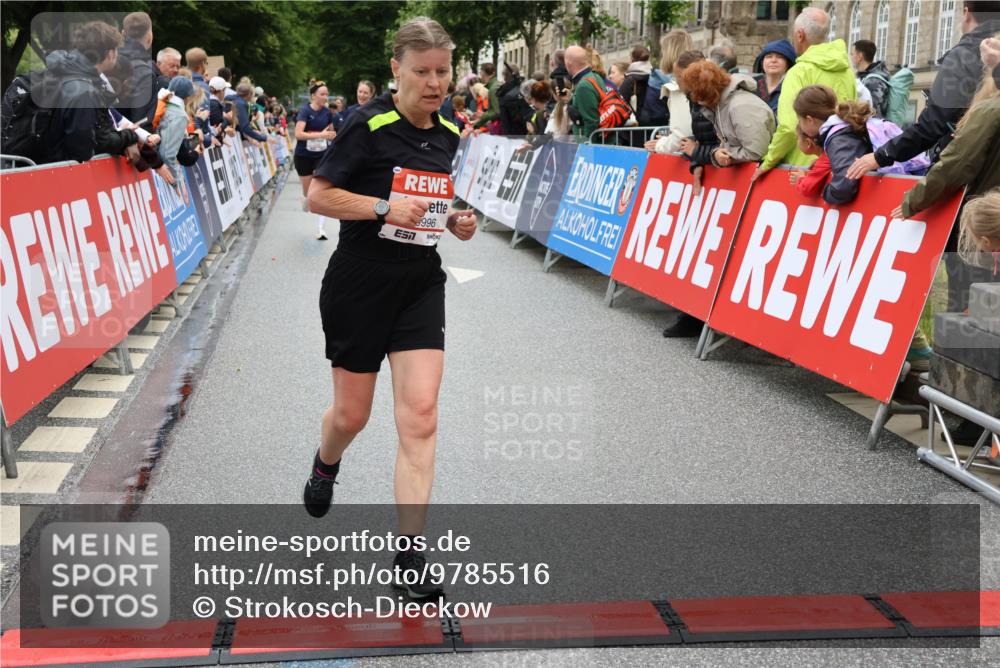 14.06.2026 - REWE Women's Run Strokosch-Dieckow http://msf.ph/oto/9785516 14.06.2026 10:04:01 Ziel 10011, 10013, 10368, 10441, 10603, 10798, 10996, 11006, 11080, 11254, 11402, 11442 meine-sportfotos.de
