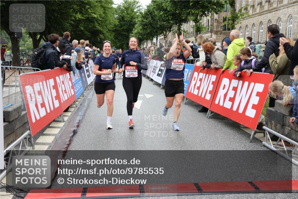 14.06.2026 - REWE Women's Run Strokosch-Dieckow http://msf.ph/oto/9785535 14.06.2026 10:04:04 Ziel 10011, 10013, 10301, 10368, 10441, 10603, 10996, 11080 meine-sportfotos.de
