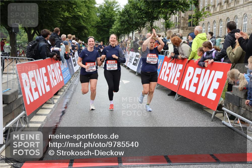 14.06.2026 - REWE Women's Run Strokosch-Dieckow http://msf.ph/oto/9785540 14.06.2026 10:04:04 Ziel 10011, 10013, 10301, 10368, 10441, 10603, 10996, 11080 meine-sportfotos.de