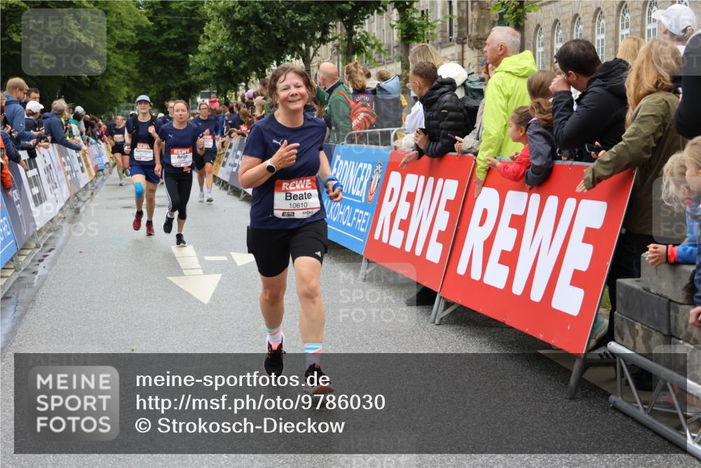 14.06.2026 - REWE Women's Run Strokosch-Dieckow http://msf.ph/oto/9786030 14.06.2026 10:05:02 Ziel 10127, 10326, 10610, 11081 meine-sportfotos.de