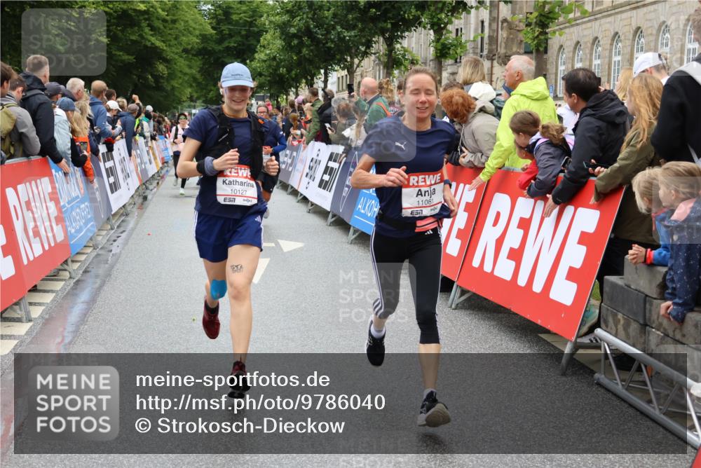 14.06.2026 - REWE Women's Run Strokosch-Dieckow http://msf.ph/oto/9786040 14.06.2026 10:05:04 Ziel 10127, 10326, 10610, 11081, 11290 meine-sportfotos.de