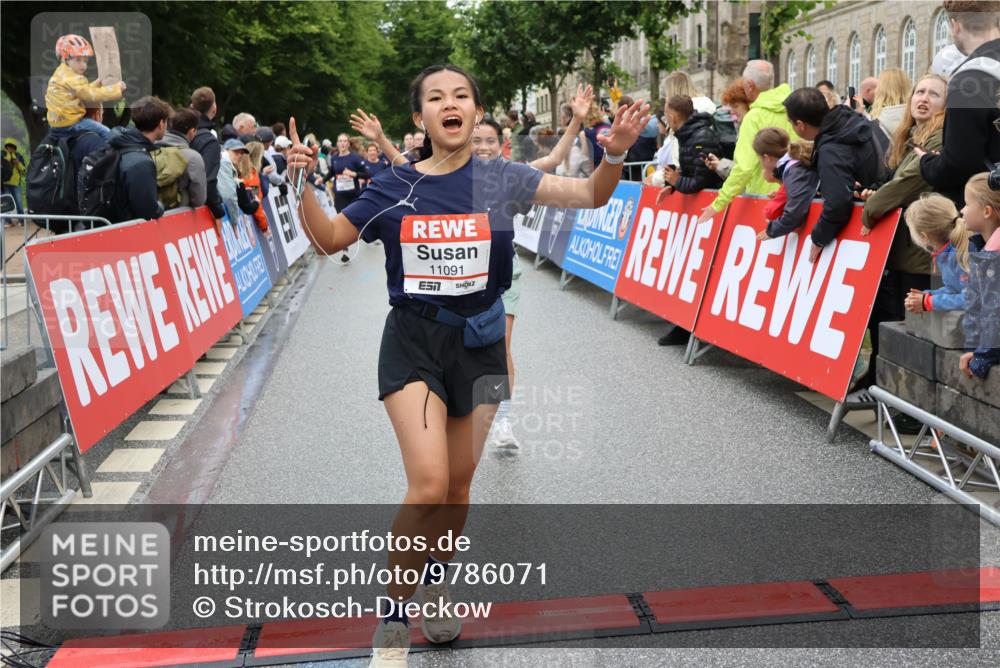 14.06.2026 - REWE Women's Run Strokosch-Dieckow http://msf.ph/oto/9786071 14.06.2026 10:05:15 Ziel 10191, 10318, 10329, 10533, 10719, 10822, 11027, 11043, 11091, 11290, 11323, 11482, 11524 meine-sportfotos.de