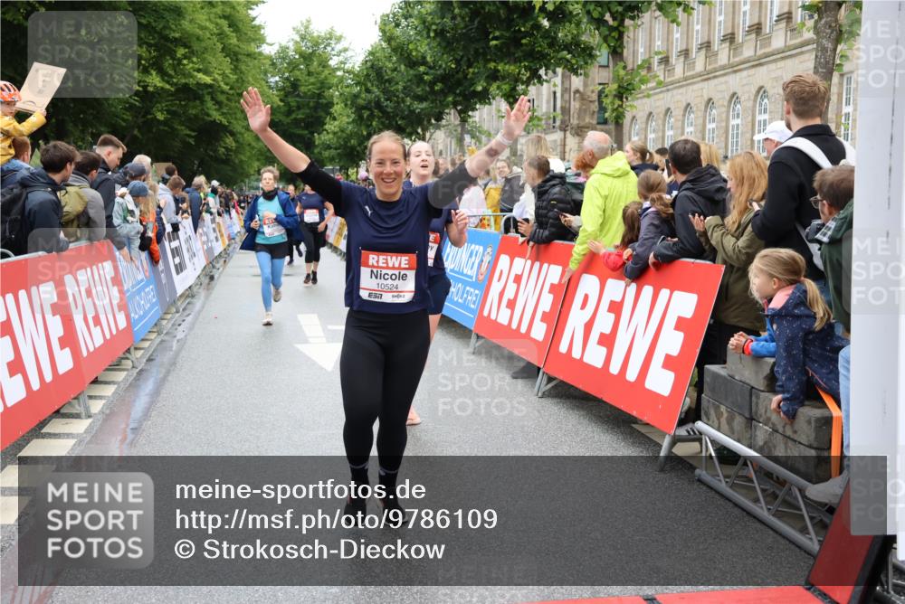 14.06.2026 - REWE Women's Run Strokosch-Dieckow http://msf.ph/oto/9786109 14.06.2026 10:05:29 Ziel 10222, 10409, 10512, 10524, 10583, 10588, 10645, 10836, 10968, 11107, 11263, 11264, 11452, 11462 meine-sportfotos.de