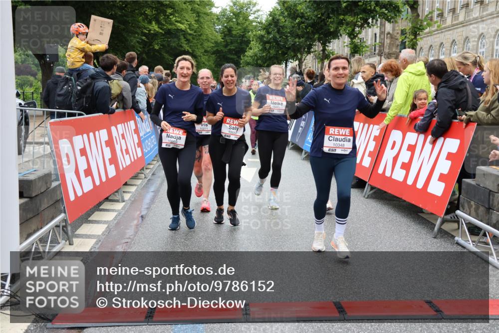 14.06.2026 - REWE Women's Run Strokosch-Dieckow http://msf.ph/oto/9786152 14.06.2026 10:05:47 Ziel 10057, 10059, 10076, 10271, 10309, 10348, 10493, 10494, 10669, 10761, 10775, 10959, 10980, 11357 meine-sportfotos.de