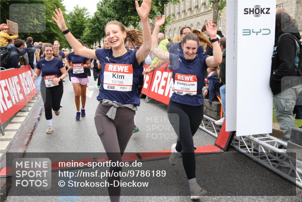 14.06.2026 - REWE Women's Run Strokosch-Dieckow http://msf.ph/oto/9786189 14.06.2026 10:05:59 Ziel 10048, 10049, 10050, 10087, 10199, 10309, 10332, 10477, 10538, 10579, 10624, 10654, 10694, 10705, 10726, 10761, 10799, 10910, 10980, 11010, 11034, 11036, 11181, 11316, 11356, 11363, 11532 meine-sportfotos.de
