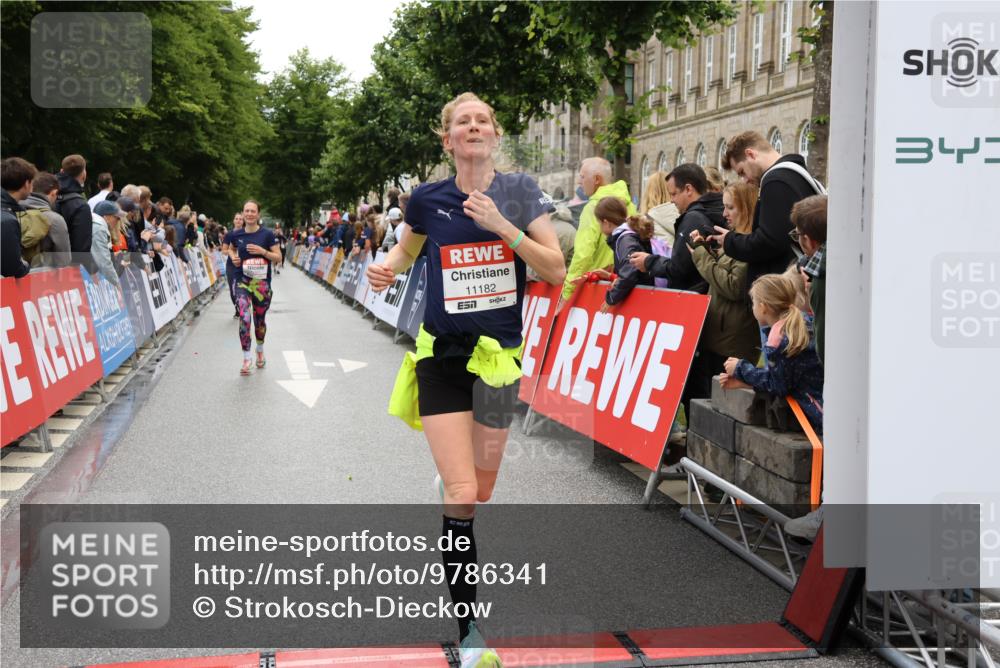 14.06.2026 - REWE Women's Run Strokosch-Dieckow http://msf.ph/oto/9786341 14.06.2026 10:06:45 Ziel 10597, 10635, 10747, 11182, 11250, 11267, 11321 meine-sportfotos.de