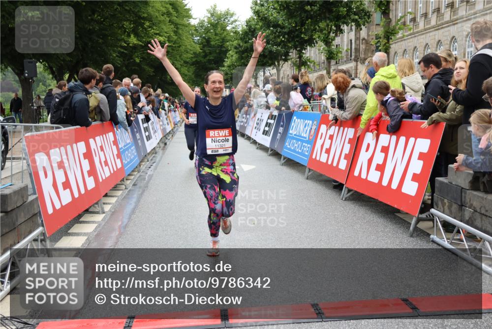 14.06.2026 - REWE Women's Run Strokosch-Dieckow http://msf.ph/oto/9786342 14.06.2026 10:06:47 Ziel 10635, 10646, 11182, 11321 meine-sportfotos.de
