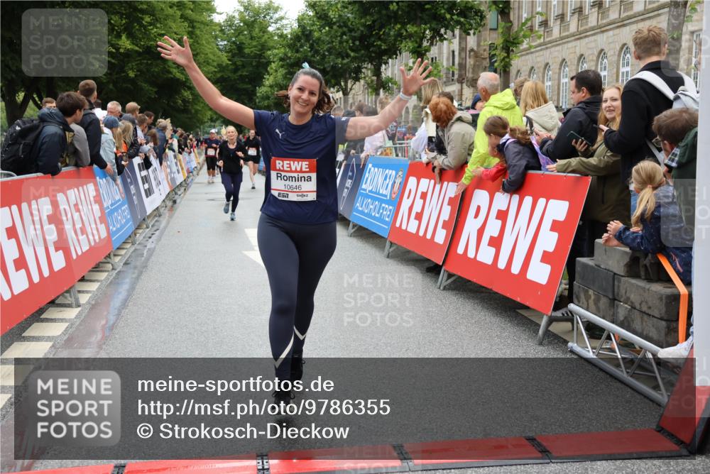 14.06.2026 - REWE Women's Run Strokosch-Dieckow http://msf.ph/oto/9786355 14.06.2026 10:06:50 Ziel 10282, 10646, 10868, 11182, 11321 meine-sportfotos.de
