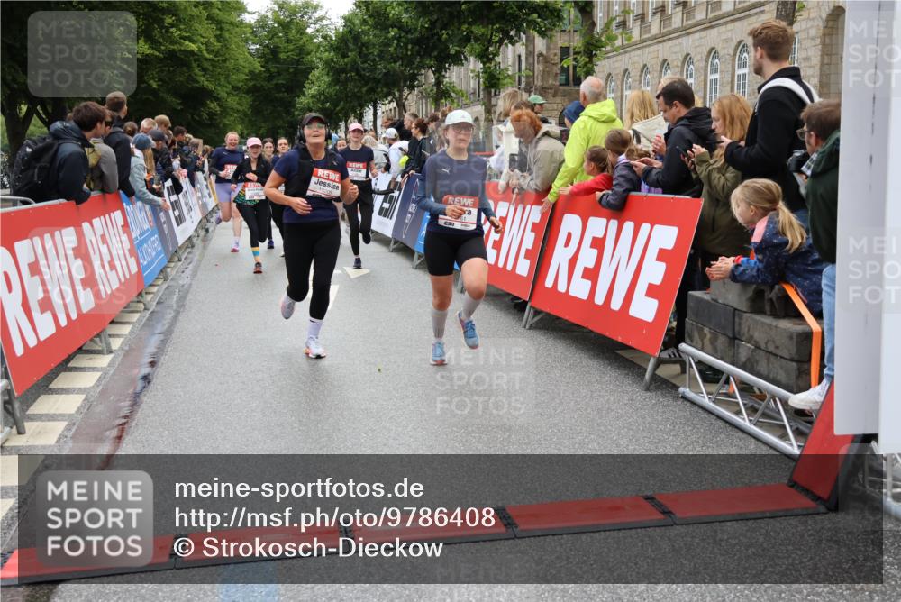 14.06.2026 - REWE Women's Run Strokosch-Dieckow http://msf.ph/oto/9786408 14.06.2026 10:07:15 Ziel 10006, 10007, 10008, 10009, 10205, 10467, 10609, 10888, 10949, 11015, 11084, 11127, 11161 meine-sportfotos.de