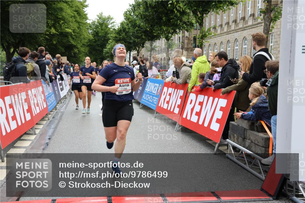 14.06.2026 - REWE Women's Run Strokosch-Dieckow http://msf.ph/oto/9786499 14.06.2026 10:07:57 Ziel 10126, 10164, 10194, 10237, 10852, 11021, 11062, 11098, 11099, 11156, 11496 meine-sportfotos.de