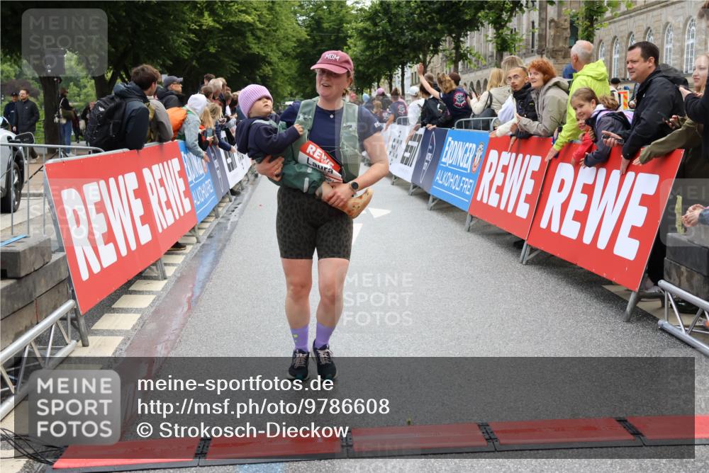 14.06.2026 - REWE Women's Run Strokosch-Dieckow http://msf.ph/oto/9786608 14.06.2026 10:08:51 Ziel 10022, 10114, 10361, 10846, 11071 meine-sportfotos.de