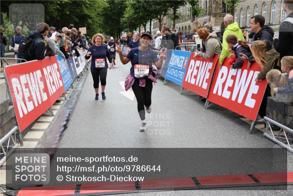 14.06.2026 - REWE Women's Run Strokosch-Dieckow http://msf.ph/oto/9786644 14.06.2026 10:09:08 Ziel 10248, 10376, 10793, 10884, 11159, 11219, 11455 meine-sportfotos.de