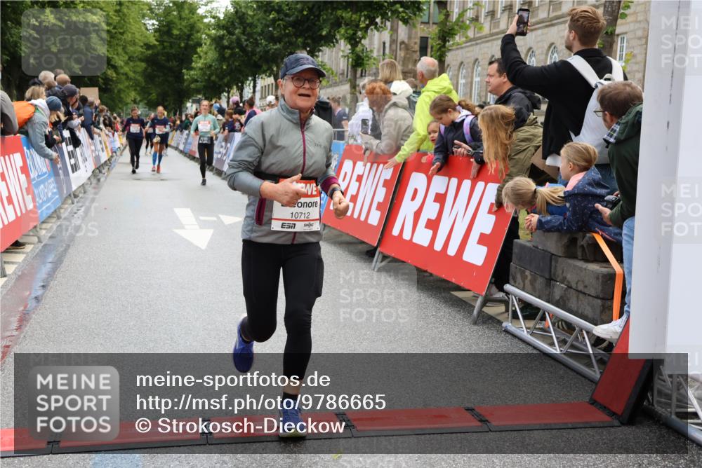 14.06.2026 - REWE Women's Run Strokosch-Dieckow http://msf.ph/oto/9786665 14.06.2026 10:09:19 Ziel 10712, 10751, 10884, 11057, 11153, 11489 meine-sportfotos.de