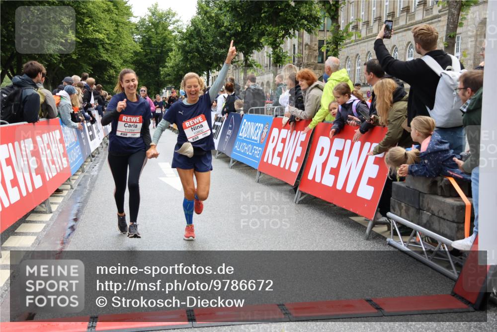 14.06.2026 - REWE Women's Run Strokosch-Dieckow http://msf.ph/oto/9786672 14.06.2026 10:09:25 Ziel 10383, 10712, 10800, 11057, 11284 meine-sportfotos.de