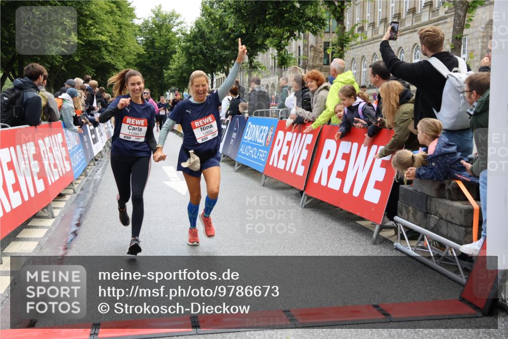 14.06.2026 - REWE Women's Run Strokosch-Dieckow http://msf.ph/oto/9786673 14.06.2026 10:09:25 Ziel 10383, 10712, 10800, 11057, 11284 meine-sportfotos.de