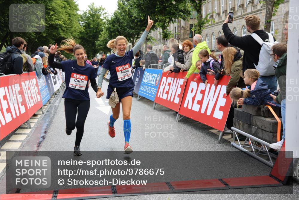 14.06.2026 - REWE Women's Run Strokosch-Dieckow http://msf.ph/oto/9786675 14.06.2026 10:09:25 Ziel 10383, 10712, 10800, 11057, 11284 meine-sportfotos.de