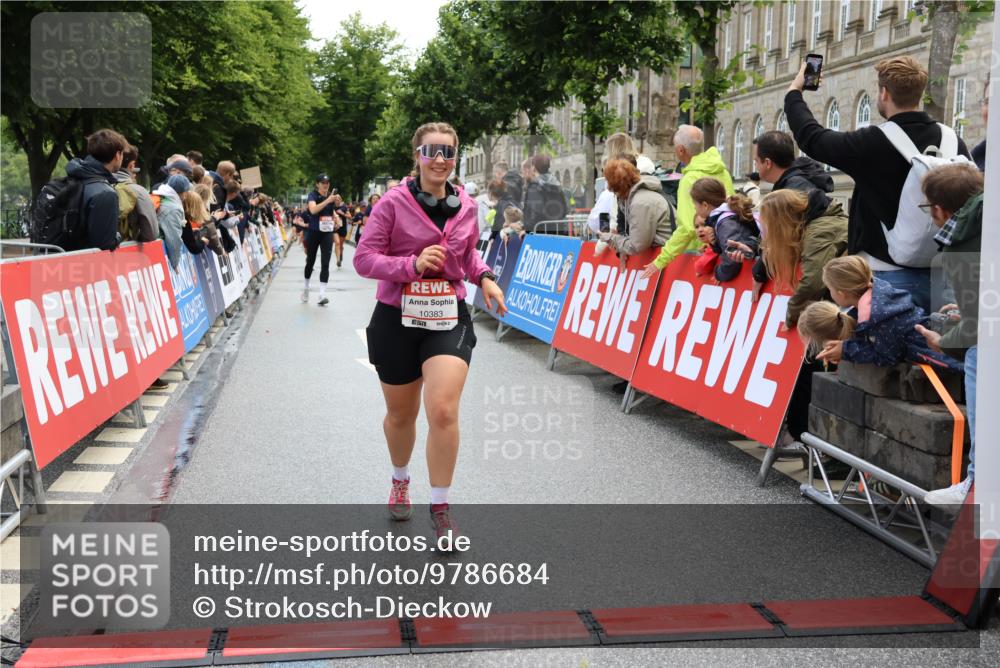 14.06.2026 - REWE Women's Run Strokosch-Dieckow http://msf.ph/oto/9786684 14.06.2026 10:09:29 Ziel 10383, 10800, 11057, 11284 meine-sportfotos.de
