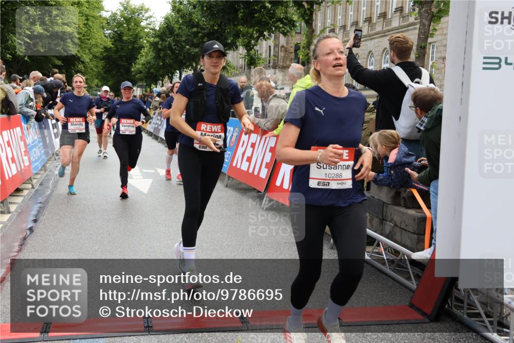 14.06.2026 - REWE Women's Run Strokosch-Dieckow http://msf.ph/oto/9786695 14.06.2026 10:09:34 Ziel 10047, 10288, 10360, 10382, 10383, 10800, 10977, 11431 meine-sportfotos.de