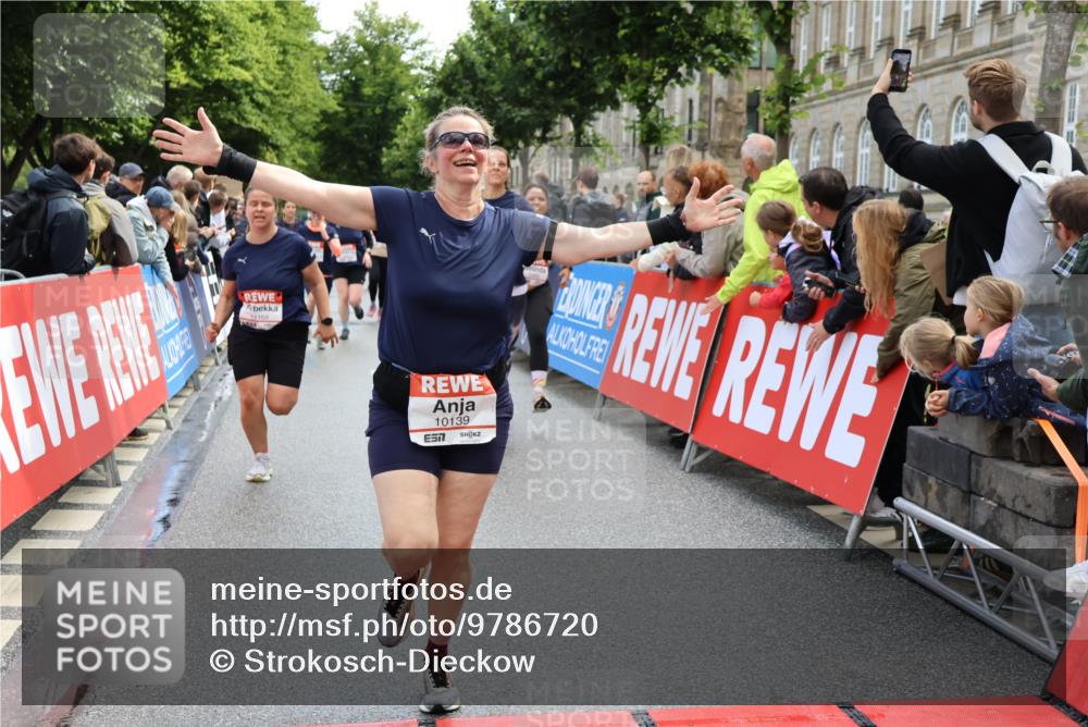 14.06.2026 - REWE Women's Run Strokosch-Dieckow http://msf.ph/oto/9786720 14.06.2026 10:09:40 Ziel 10047, 10139, 10208, 10288, 10360, 10382, 10725, 10889, 10928, 10977, 11083, 11169, 11431 meine-sportfotos.de