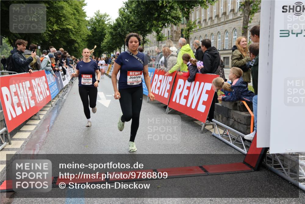 14.06.2026 - REWE Women's Run Strokosch-Dieckow http://msf.ph/oto/9786809 14.06.2026 10:10:19 Ziel 10313, 10445, 10469, 10585, 10950, 10951, 11147, 11152, 11239, 11277, 11474 meine-sportfotos.de