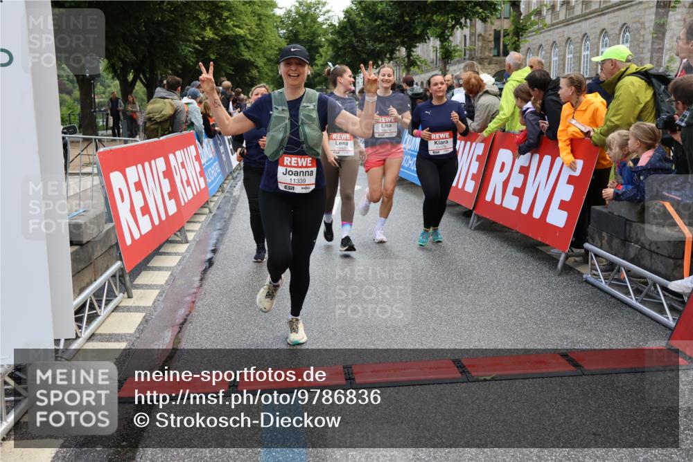 14.06.2026 - REWE Women's Run Strokosch-Dieckow http://msf.ph/oto/9786836 14.06.2026 10:10:38 Ziel 10185, 10293, 10703, 10878, 10903, 11022, 11178, 11339, 11345, 11486 meine-sportfotos.de