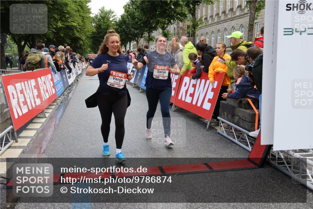 14.06.2026 - REWE Women's Run Strokosch-Dieckow http://msf.ph/oto/9786874 14.06.2026 10:11:00 Ziel 10426, 10460, 10503, 10591, 11170 meine-sportfotos.de