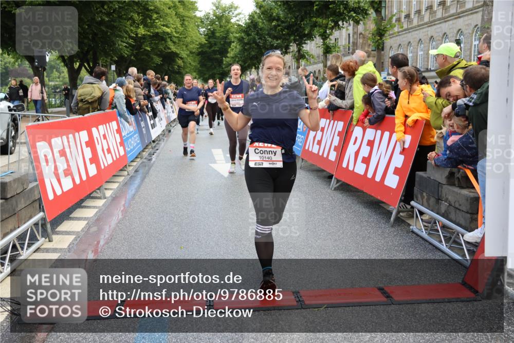 14.06.2026 - REWE Women's Run Strokosch-Dieckow http://msf.ph/oto/9786885 14.06.2026 10:11:13 Ziel 10140, 10499, 10514, 10821, 10834, 11124, 11328 meine-sportfotos.de