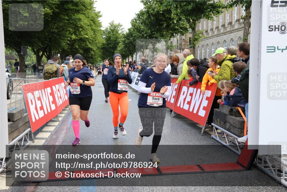14.06.2026 - REWE Women's Run Strokosch-Dieckow http://msf.ph/oto/9786924 14.06.2026 10:11:30 Ziel 10053, 10111, 10406, 10606, 10690, 10955, 11217, 11355, 11500 meine-sportfotos.de