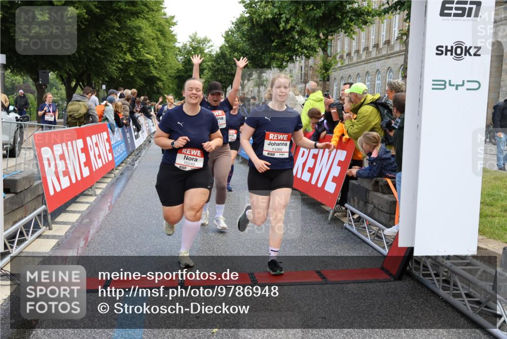 14.06.2026 - REWE Women's Run Strokosch-Dieckow http://msf.ph/oto/9786948 14.06.2026 10:11:45 Ziel 10001, 10002, 10003, 10004, 10180, 10240, 10254, 10734, 11017, 11260, 11488 meine-sportfotos.de