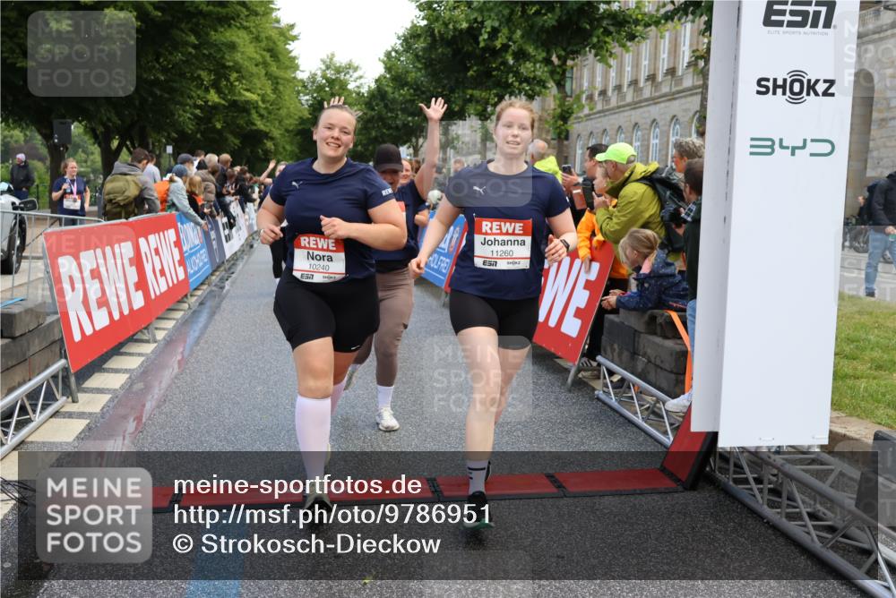 14.06.2026 - REWE Women's Run Strokosch-Dieckow http://msf.ph/oto/9786951 14.06.2026 10:11:46 Ziel 10001, 10002, 10003, 10004, 10005, 10137, 10180, 10240, 10254, 10734, 11017, 11260, 11488, 11495 meine-sportfotos.de