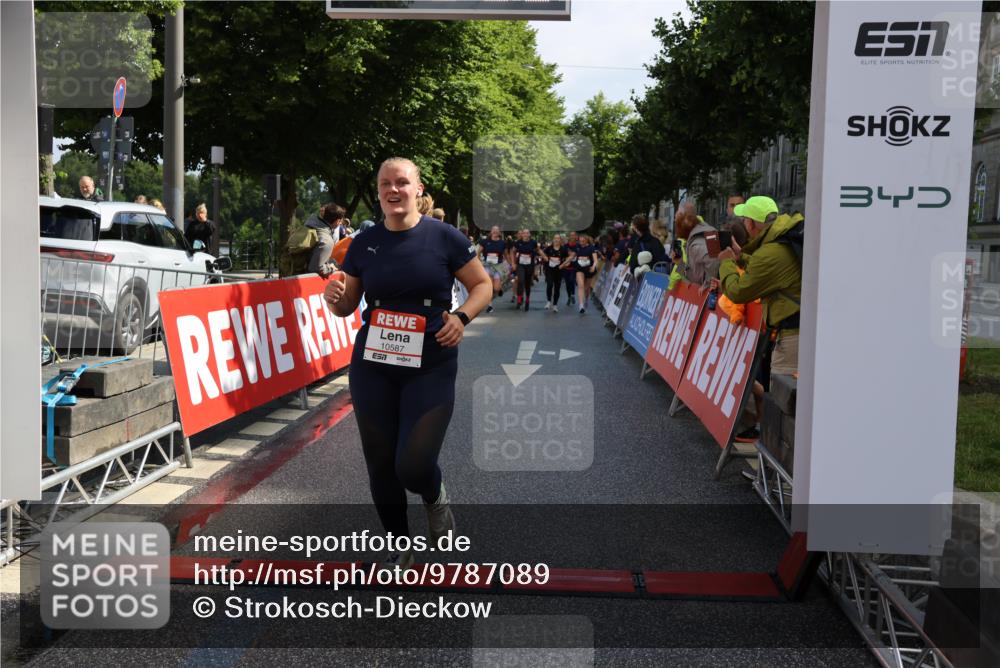 14.06.2026 - REWE Women's Run Strokosch-Dieckow http://msf.ph/oto/9787089 14.06.2026 10:13:02 Ziel 10145, 10146, 10147, 10148, 10564, 10587, 10916, 11258, 11419 meine-sportfotos.de