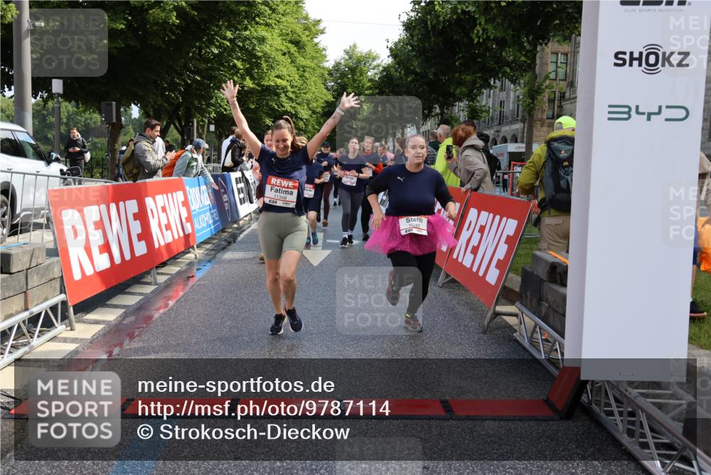 14.06.2026 - REWE Women's Run Strokosch-Dieckow http://msf.ph/oto/9787114 14.06.2026 10:13:13 Ziel 10125, 10145, 10146, 10147, 10148, 10283, 10362, 10408, 10502, 10537, 10571, 10695, 11143, 11166, 11348, 11420, 11437 meine-sportfotos.de