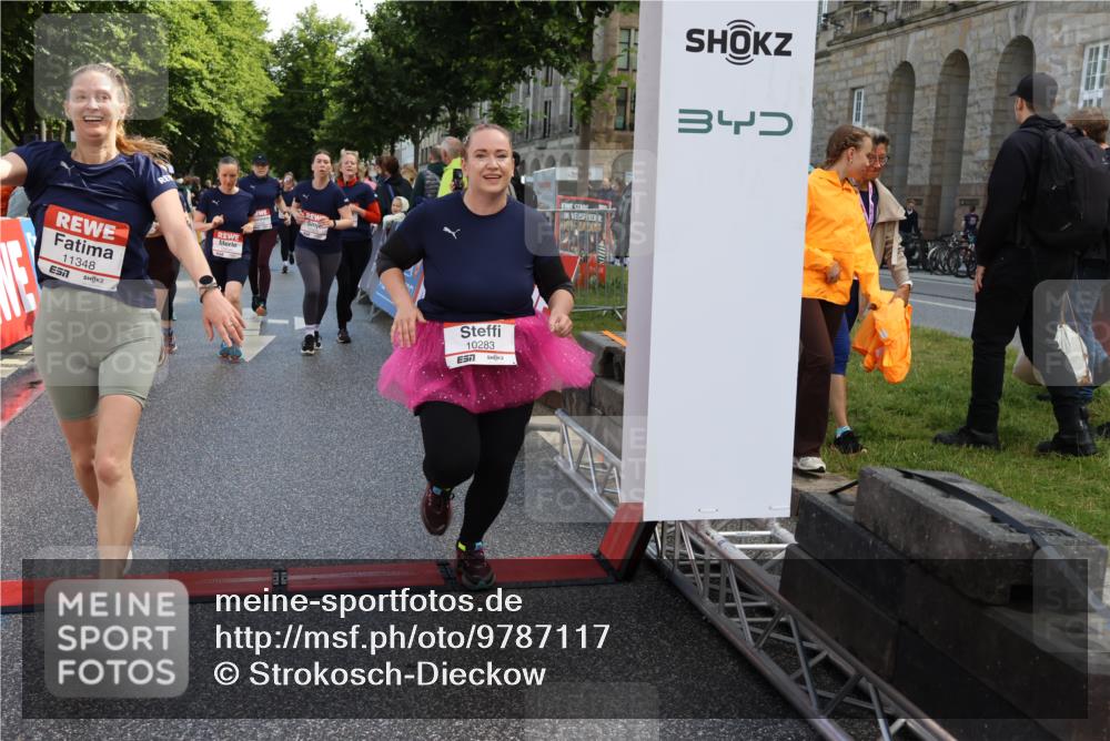14.06.2026 - REWE Women's Run Strokosch-Dieckow http://msf.ph/oto/9787117 14.06.2026 10:13:13 Ziel 10125, 10145, 10146, 10147, 10148, 10283, 10362, 10408, 10502, 10537, 10571, 10695, 11143, 11166, 11348, 11420, 11437 meine-sportfotos.de