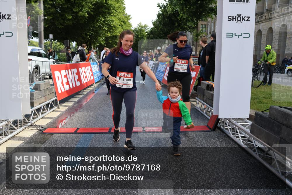 14.06.2026 - REWE Women's Run Strokosch-Dieckow http://msf.ph/oto/9787168 14.06.2026 10:13:32 Ziel 10507, 10688, 10909, 10948, 11257, 11362, 11457, 11458 meine-sportfotos.de